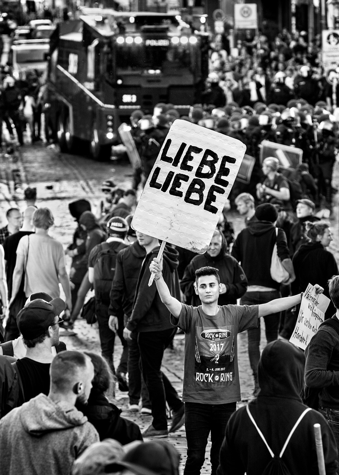 Hamburg, 6.7.2017, G20-Gipfel, ein Tag vor der offiziellen Eröffnung des Weltwirtschaftsgipfels demonstrierten Menschen unter dem Motto "Welcome to hell" gegen die Politik der G20-Staaten, die Polizei löste die Demonstration sehr schnell auf und ging hart gegen die G20-Gegner vor; Foto: Regina Schmeken