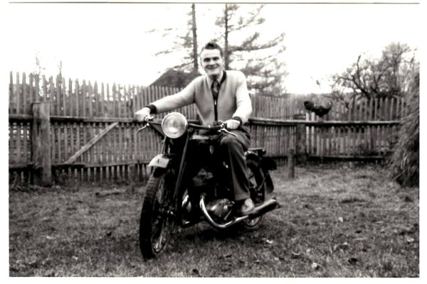 Ernst Walko 1950 auf dem Motorrad Erinnerungsort BADEHAUS