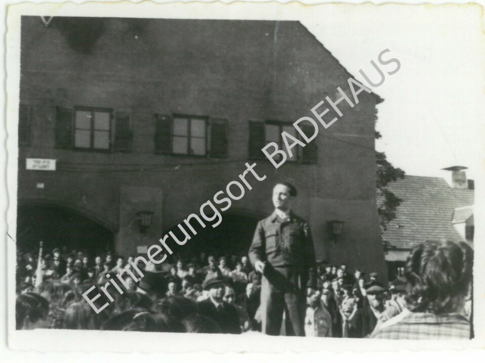 Die jüdischen DPs organisierten in Föhrenwald immer wieder politische Versammlungen und Ansprachen, 1946.