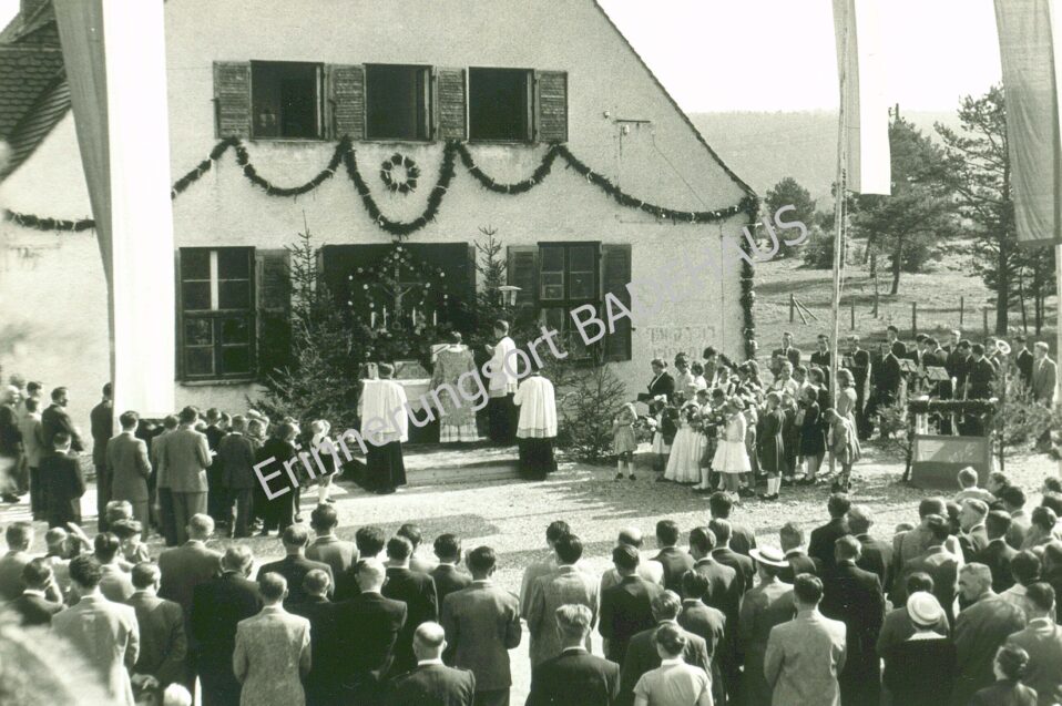 In den 1950ern fand in Waldram ein feierliches Hochamt statt.